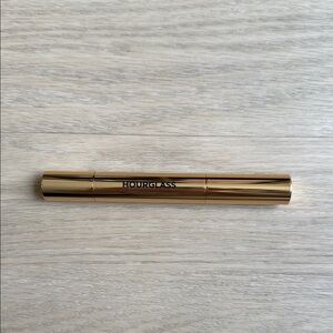 Hourglass Phantom Volumizing Glossy Balm in 165 Thrill